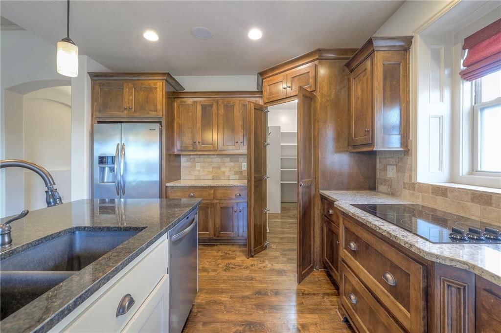 1317 NE Kenwood Drive — photo 8