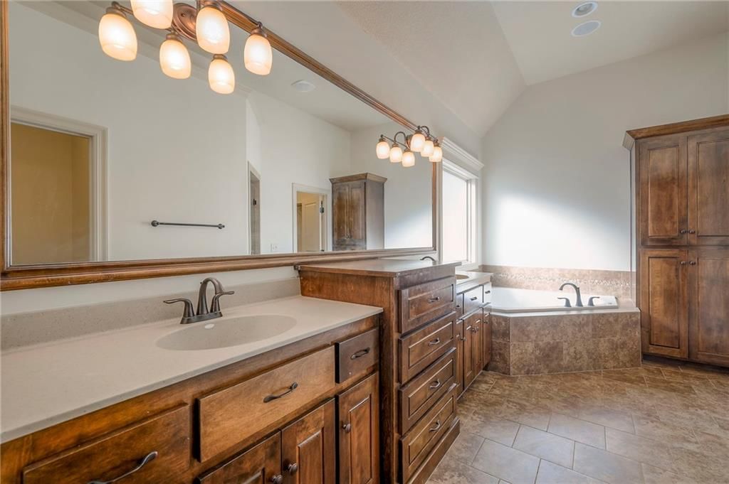 1317 NE Kenwood Drive — photo 22