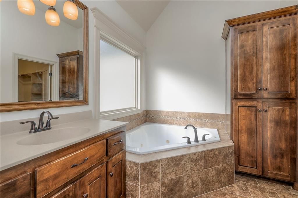 1317 NE Kenwood Drive — photo 23