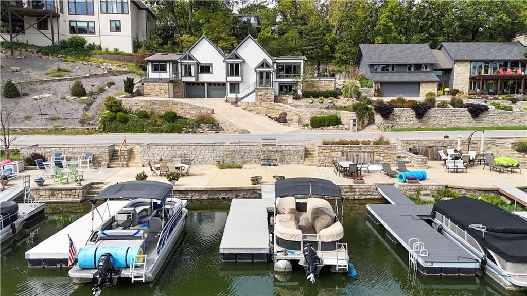 140 Lakeshore Drive W — photo 1