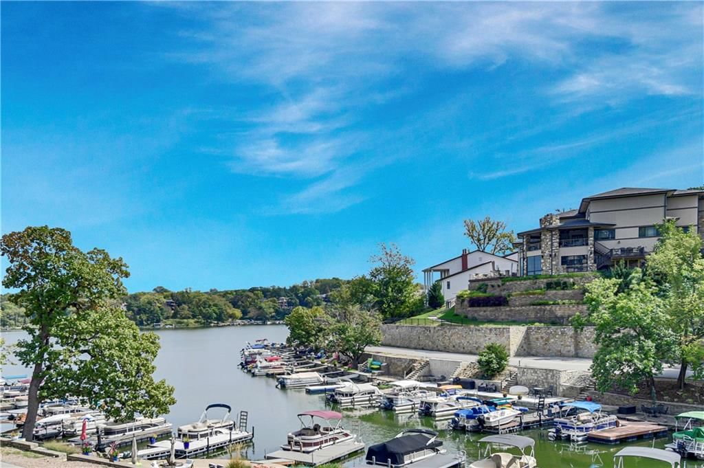 140 Lakeshore Drive W — photo 3