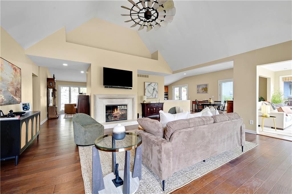 140 Lakeshore Drive W — photo 8