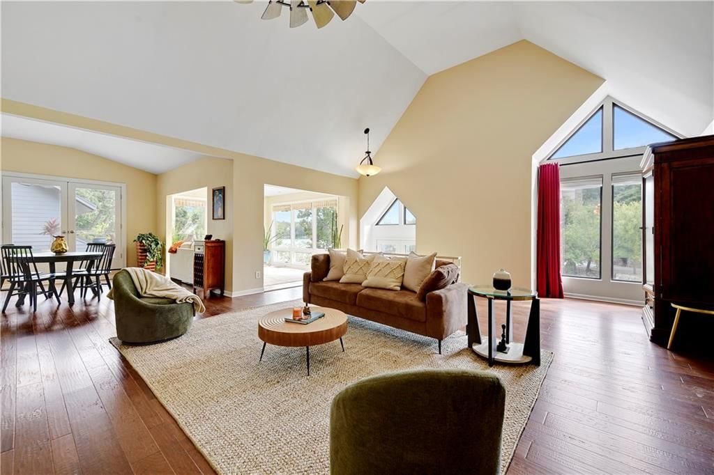 140 Lakeshore Drive W — photo 9