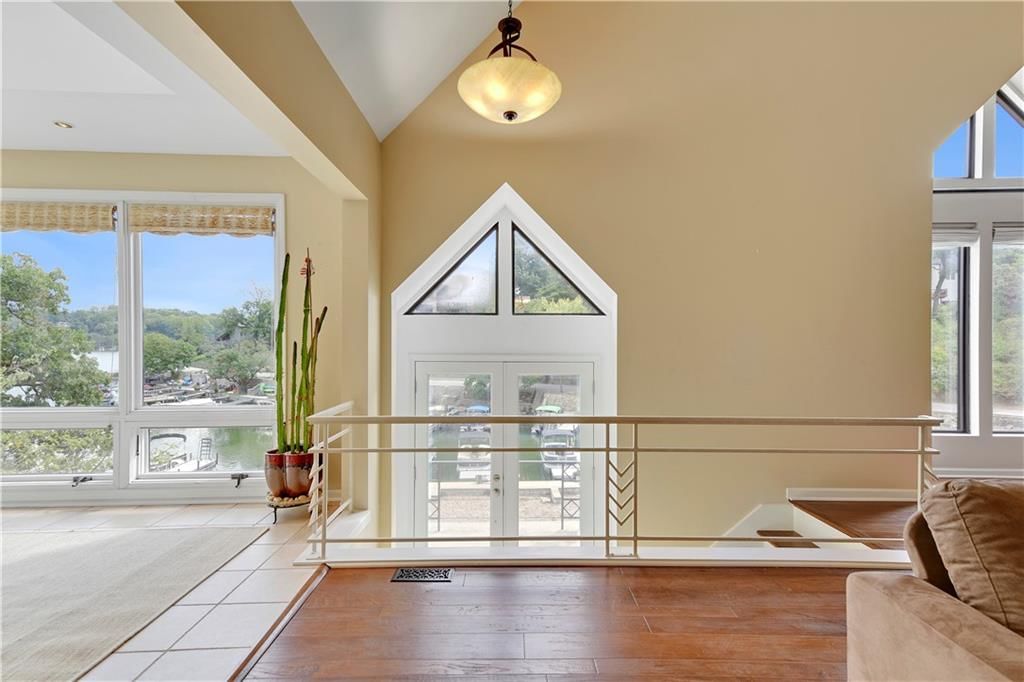 140 Lakeshore Drive W — photo 10