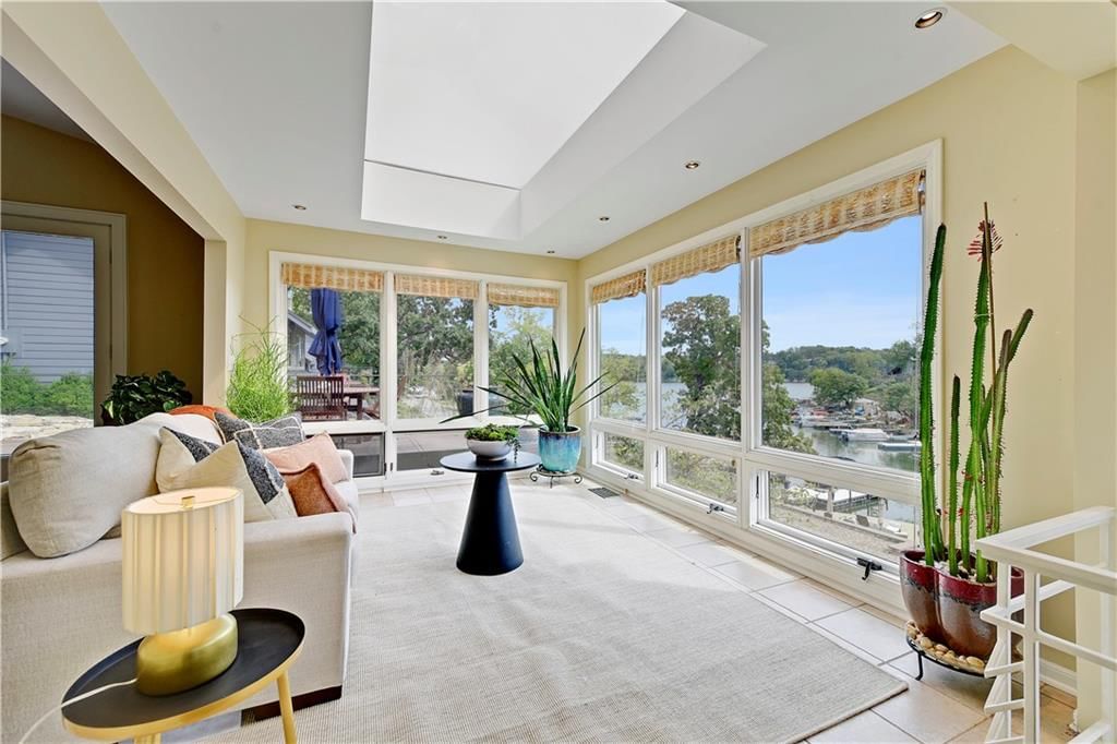 140 Lakeshore Drive W — photo 13