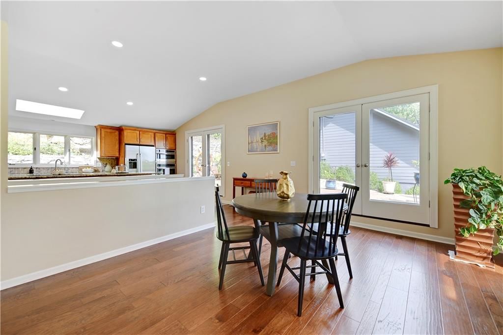 140 Lakeshore Drive W — photo 15