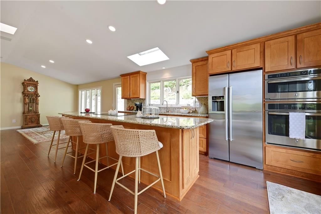 140 Lakeshore Drive W — photo 18