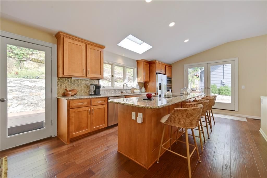 140 Lakeshore Drive W — photo 19