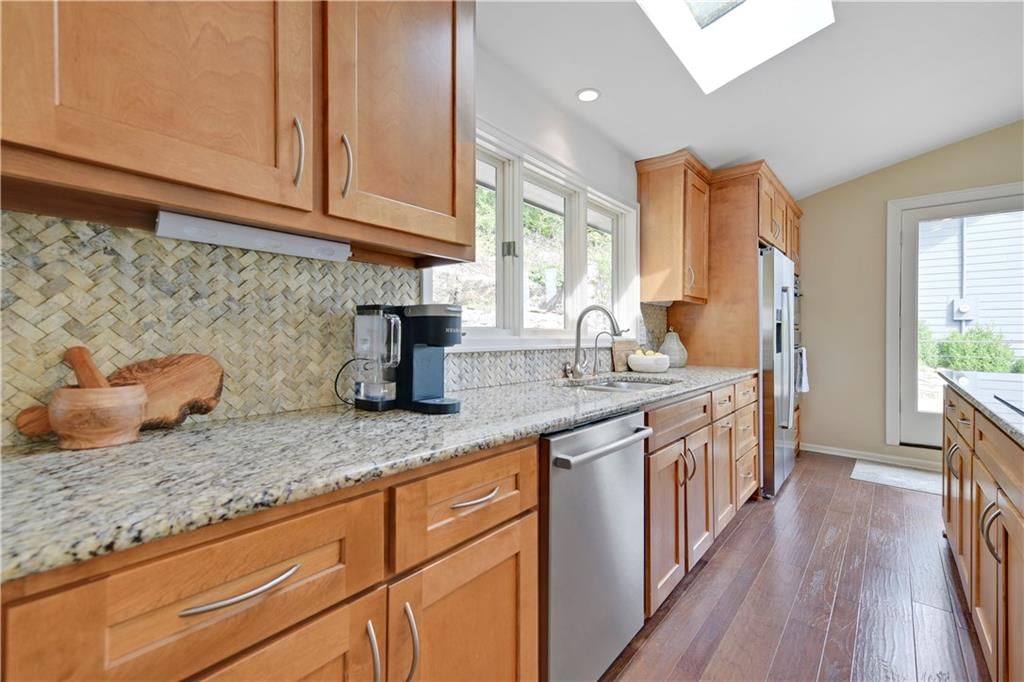 140 Lakeshore Drive W — photo 20