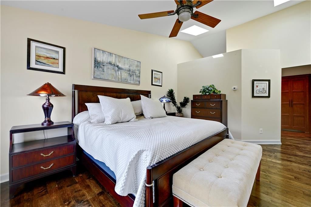 140 Lakeshore Drive W — photo 25