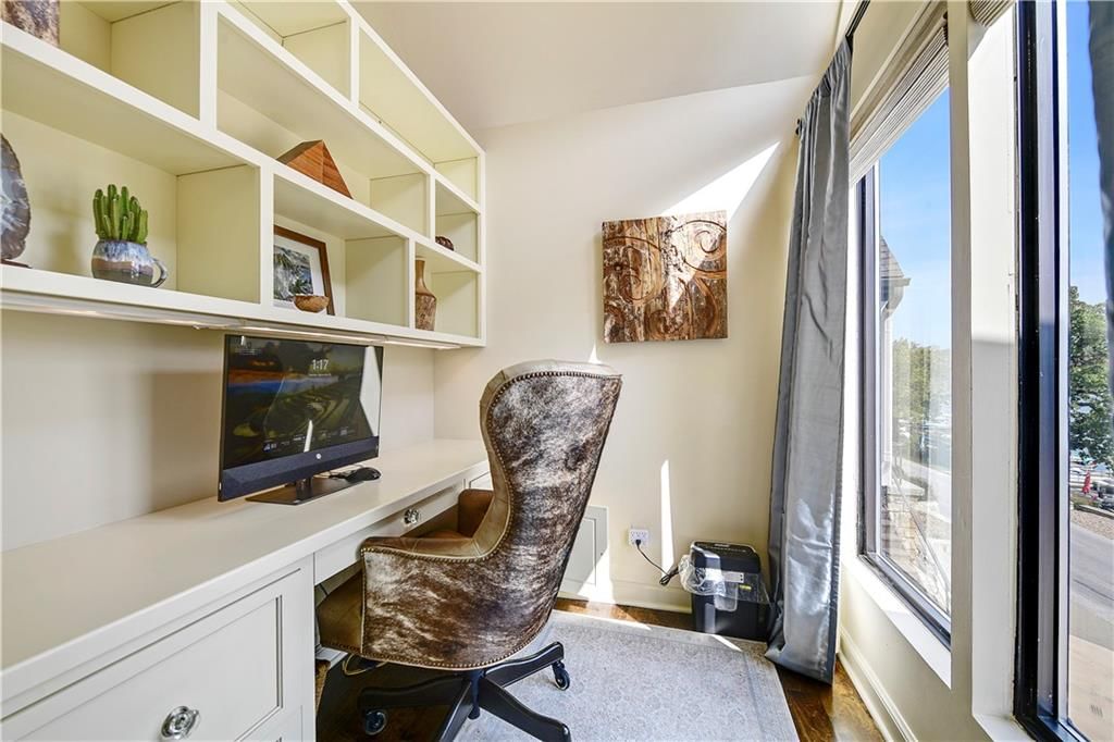 140 Lakeshore Drive W — photo 27