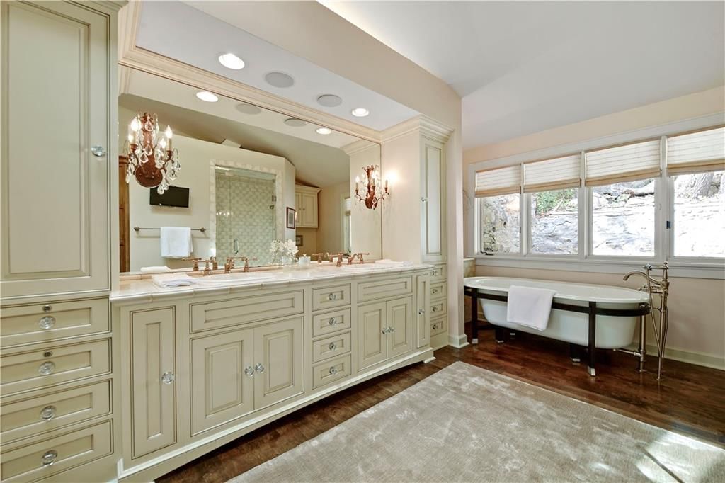140 Lakeshore Drive W — photo 31