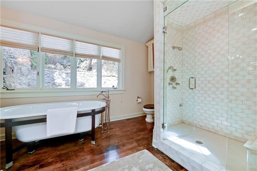 140 Lakeshore Drive W — photo 32