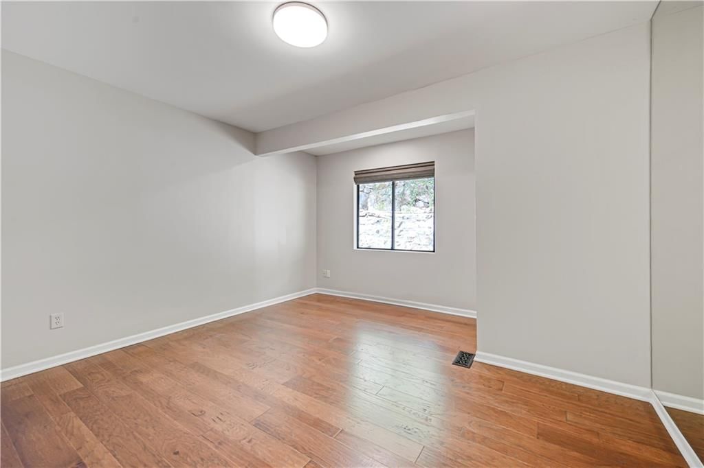 140 Lakeshore Drive W — photo 35