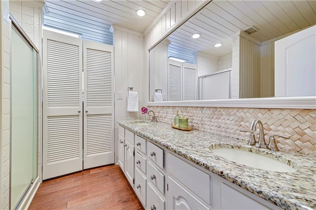 140 Lakeshore Drive W — photo 36
