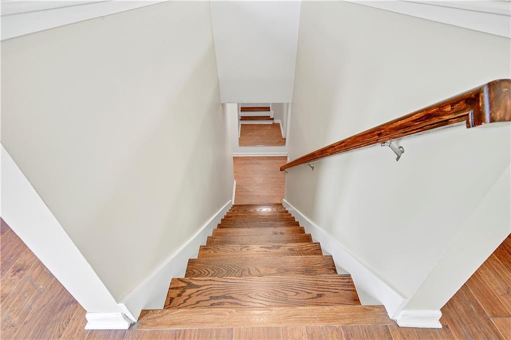 140 Lakeshore Drive W — photo 38