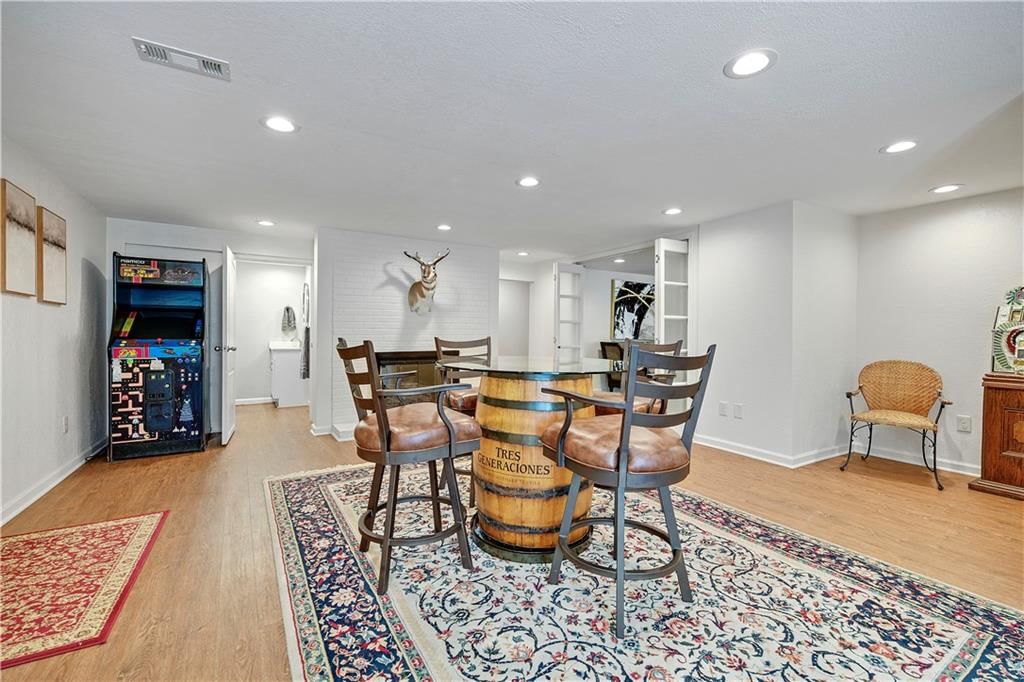 140 Lakeshore Drive W — photo 40