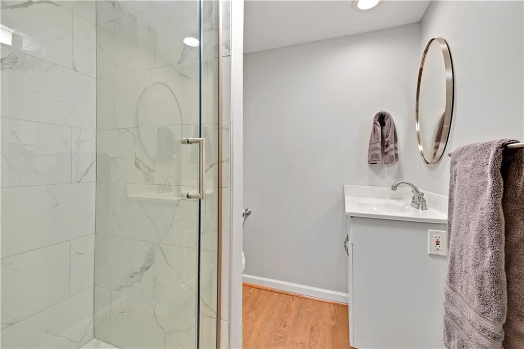 140 Lakeshore Drive W — photo 42