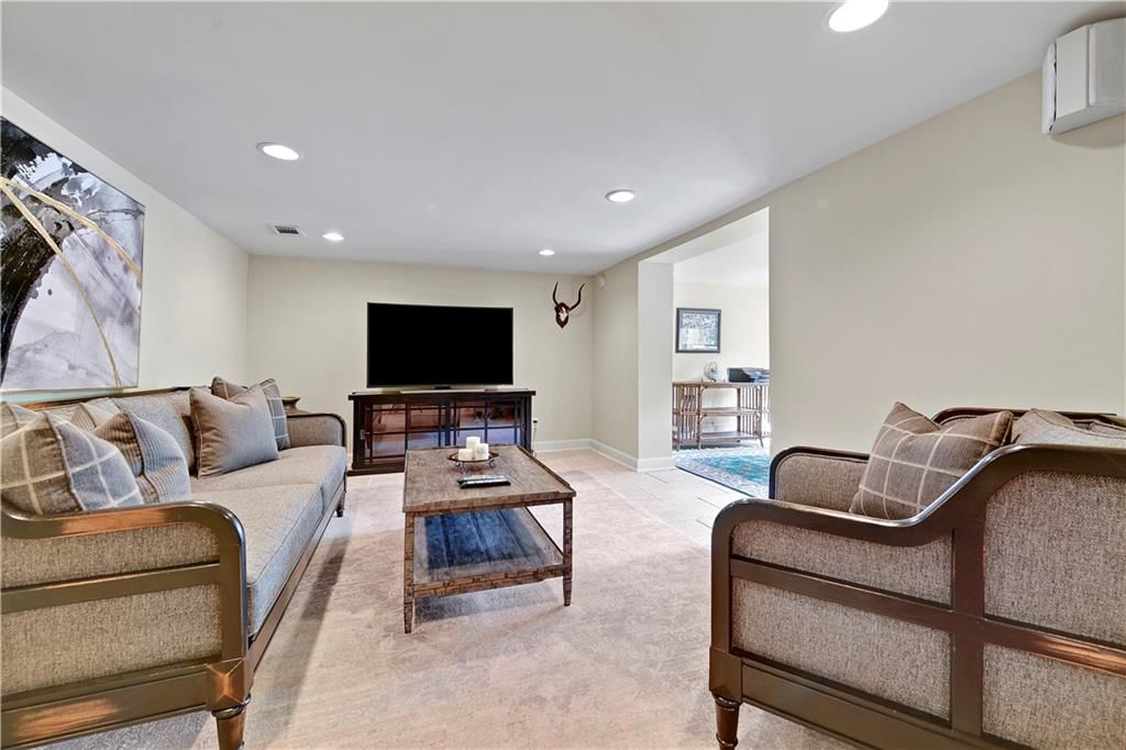 140 Lakeshore Drive W — photo 43