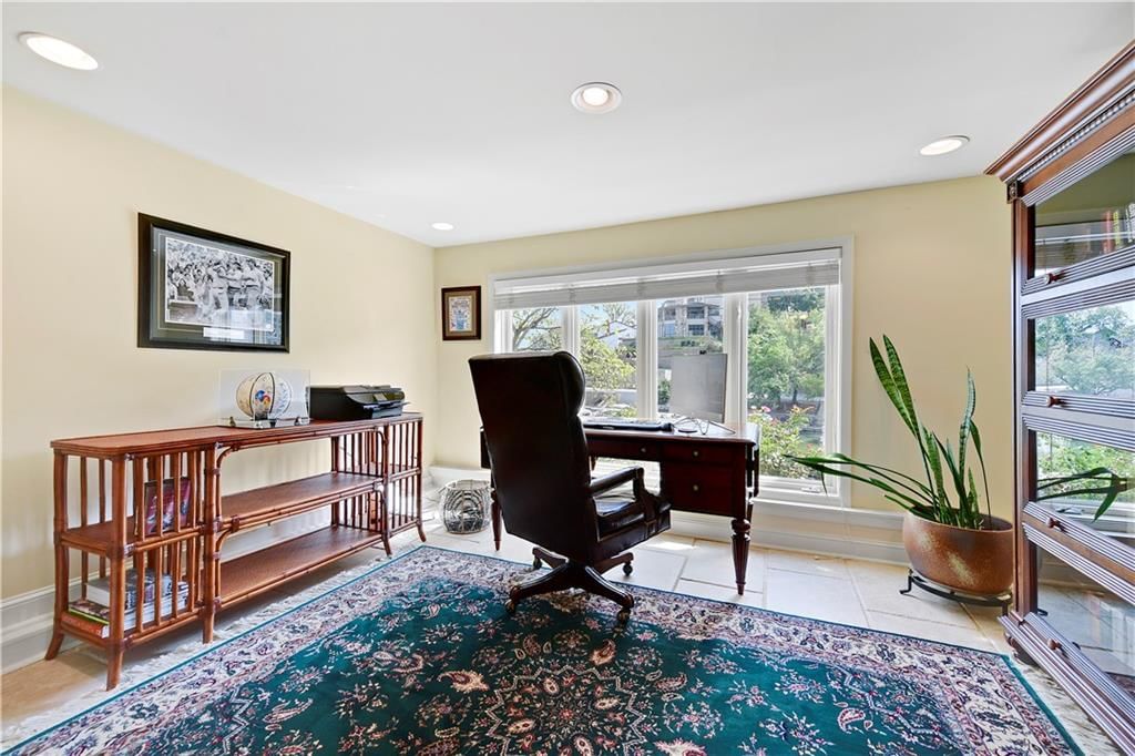 140 Lakeshore Drive W — photo 45