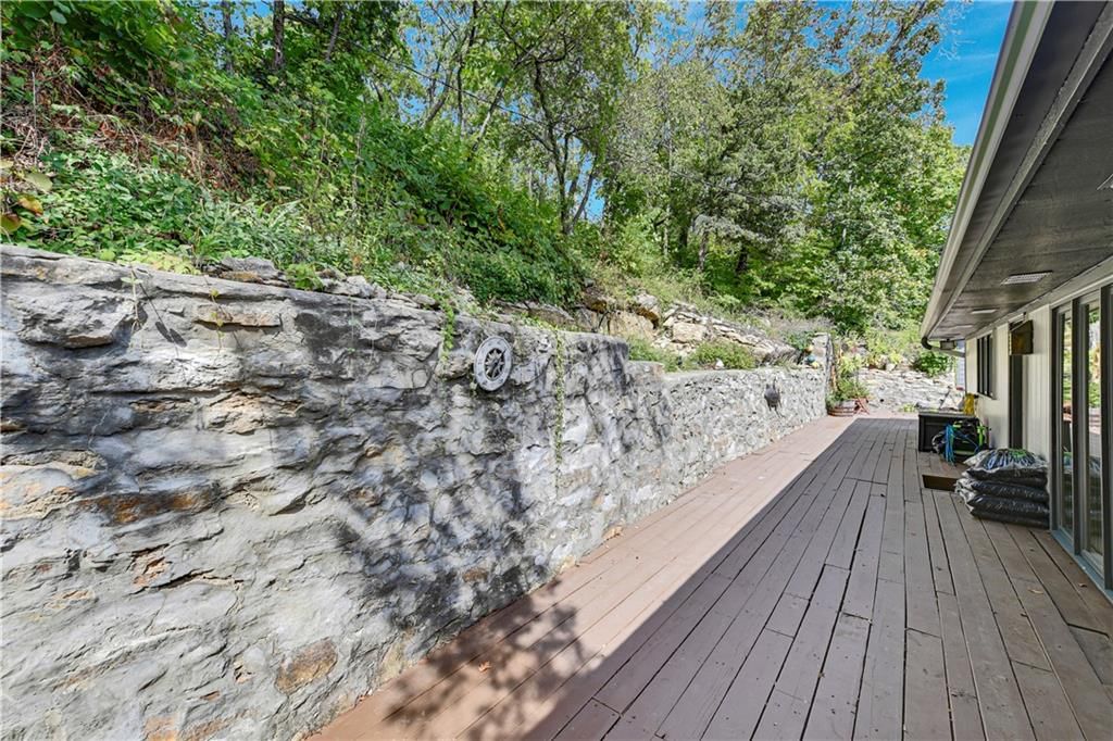140 Lakeshore Drive W — photo 46