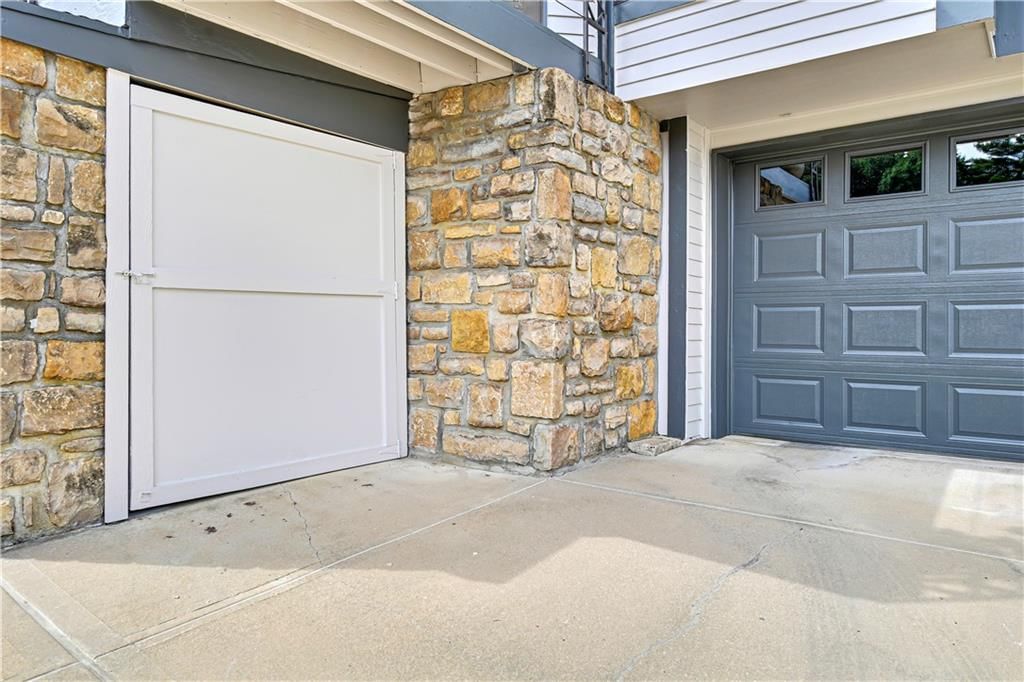 140 Lakeshore Drive W — photo 52