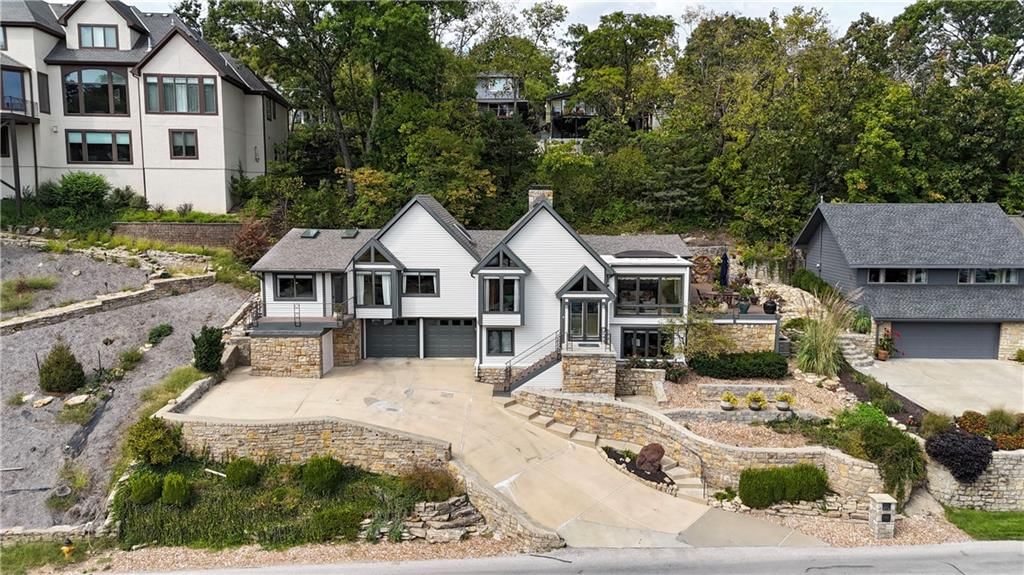140 Lakeshore Drive W — photo 57