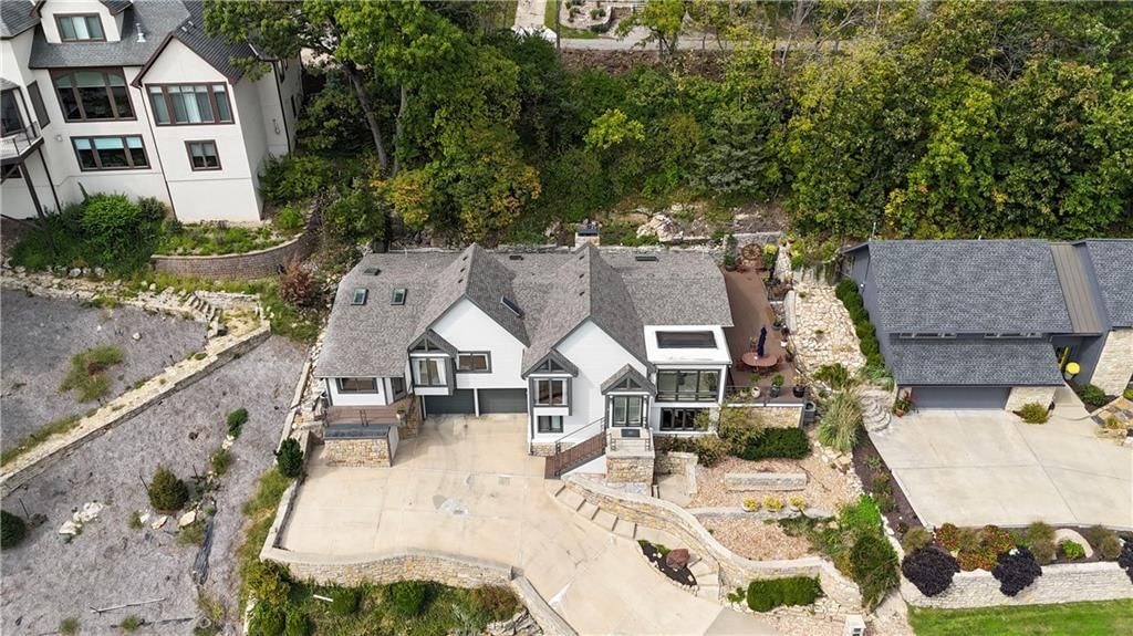 140 Lakeshore Drive W — photo 58