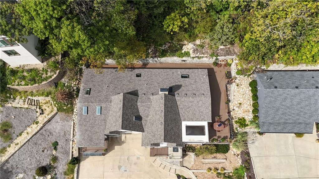140 Lakeshore Drive W — photo 59