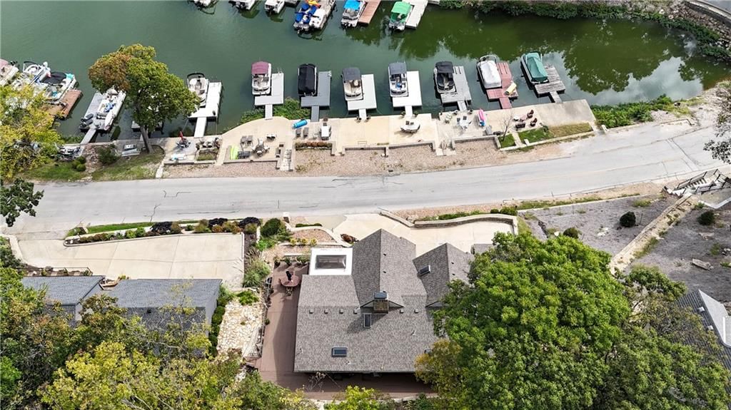 140 Lakeshore Drive W — photo 60