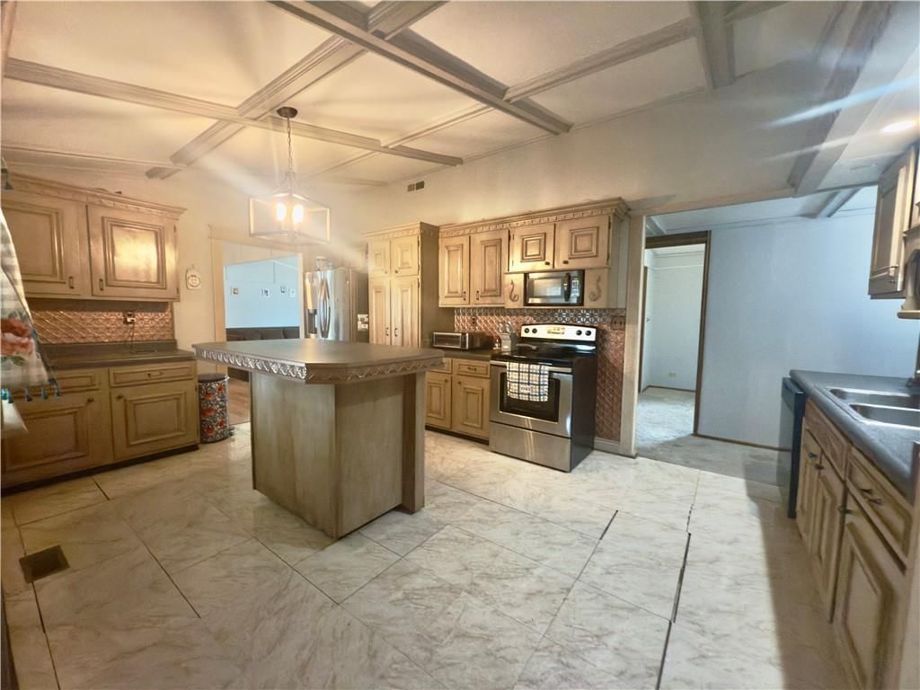 124 Hillcrest Drive — photo 8