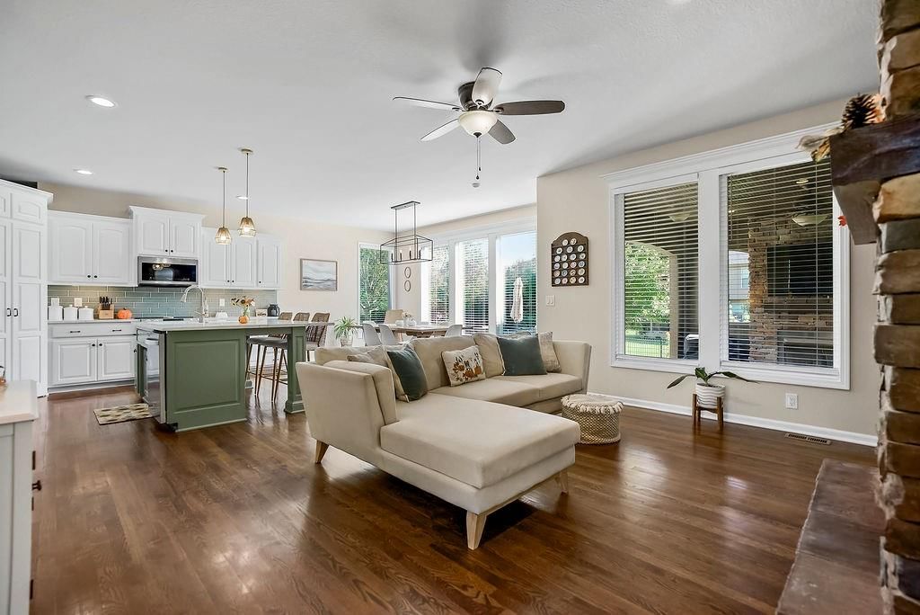 Photo 6 of 35 - 22605 W 56TH Street