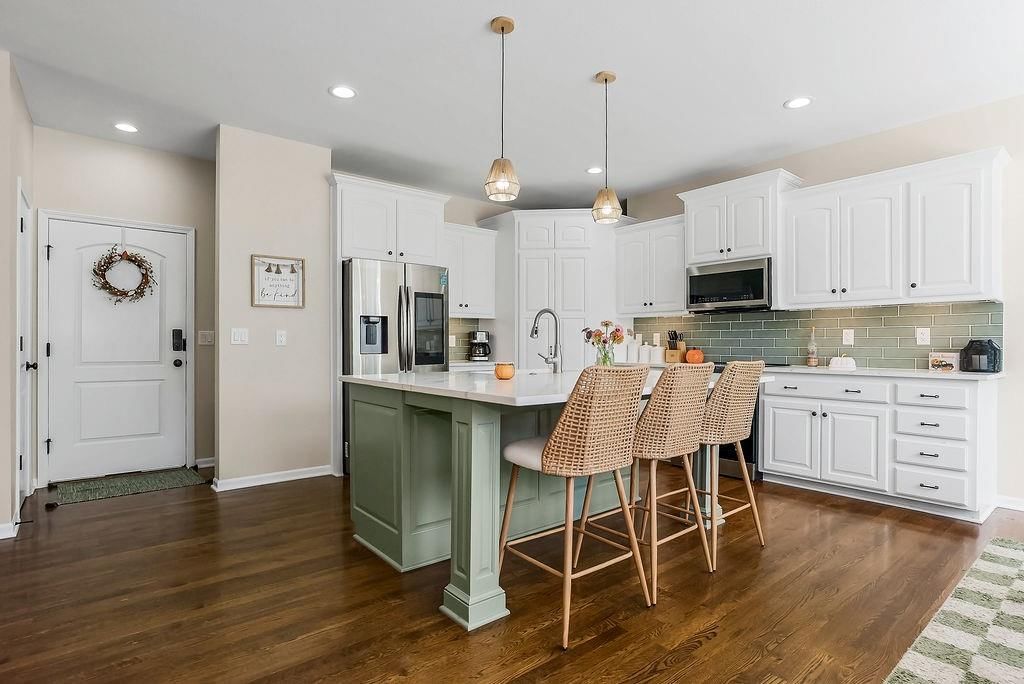 Photo 8 of 35 - 22605 W 56TH Street
