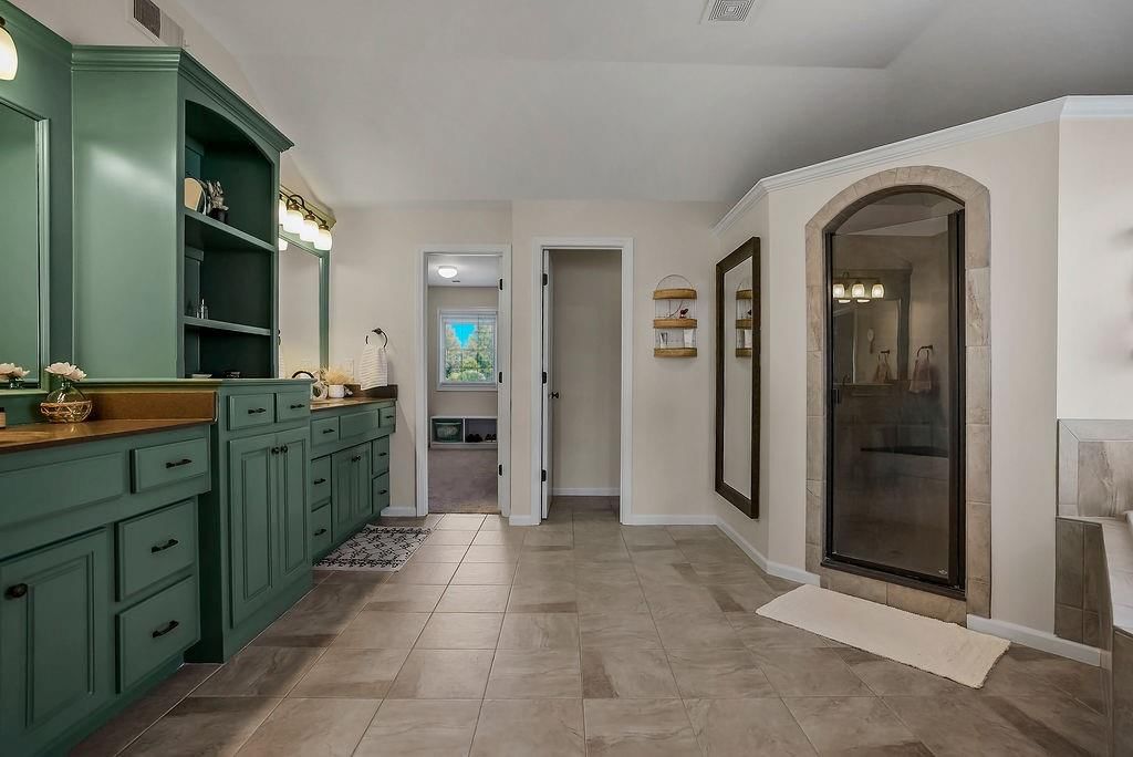 Photo 16 of 35 - 22605 W 56TH Street