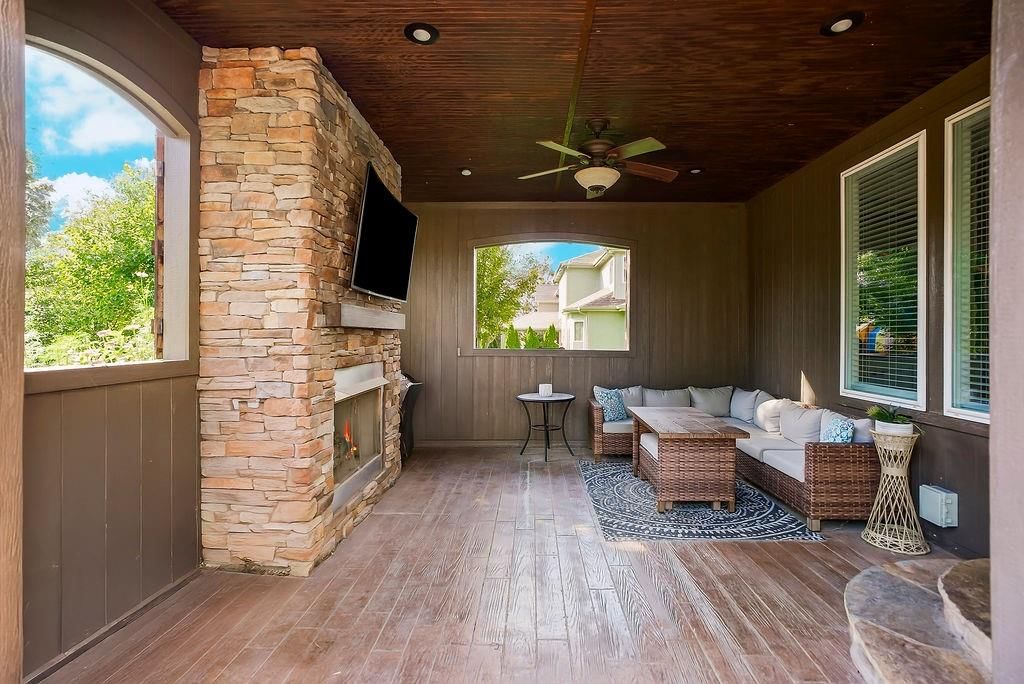 Photo 32 of 35 - 22605 W 56TH Street