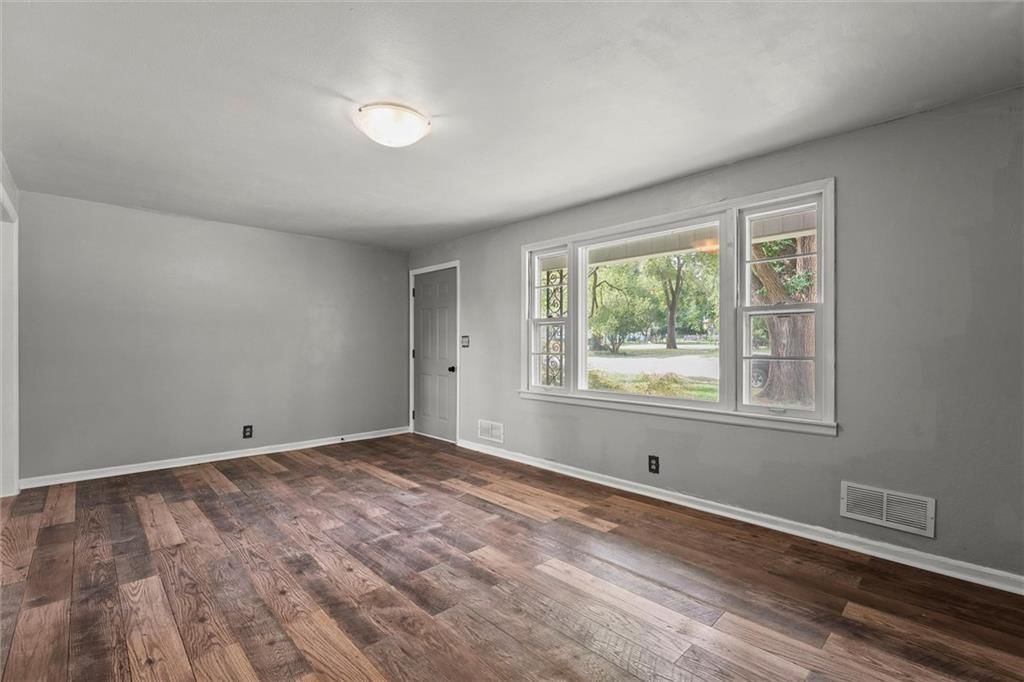 5801 ELM Avenue — photo 2