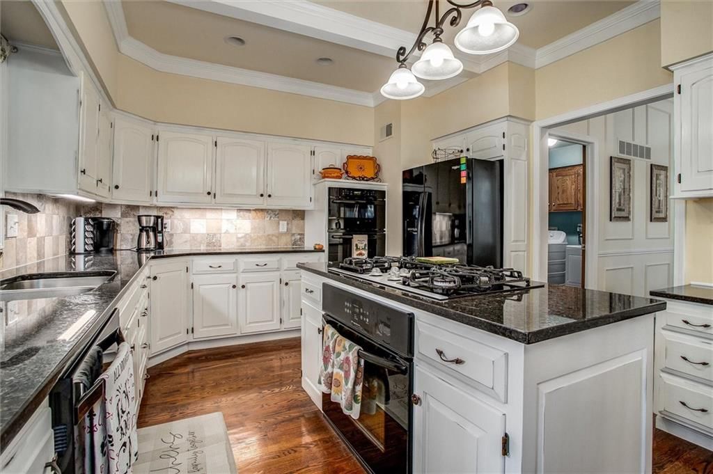 Photo 8 of 32 - 214 NE Landings Circle