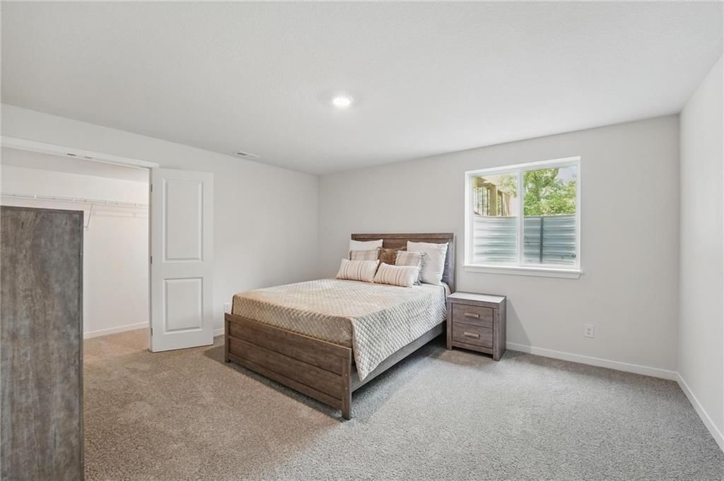2609 Mercer Lane — photo 32