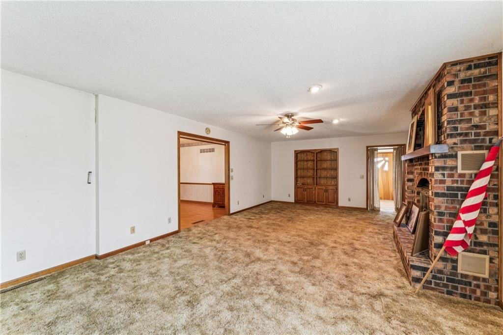 915 S Locust Street — photo 14