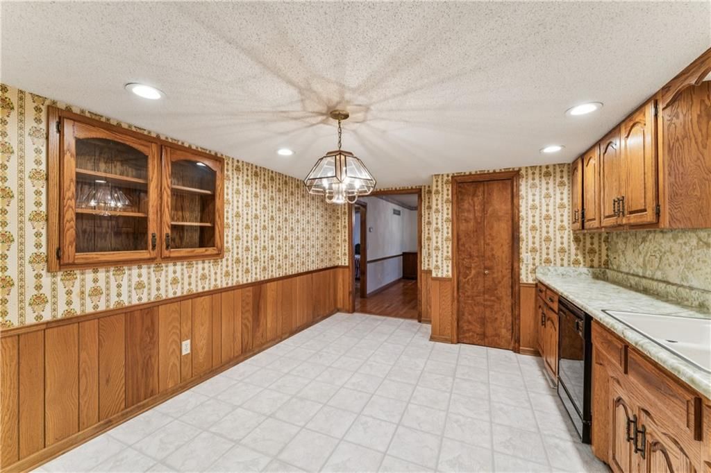 915 S Locust Street — photo 19