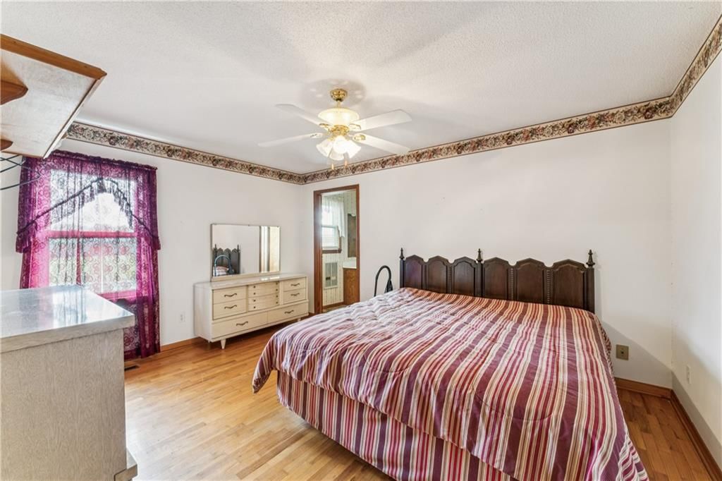 915 S Locust Street — photo 21