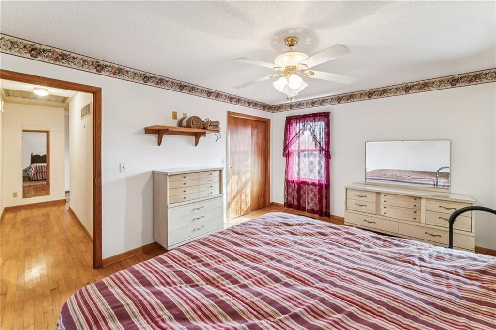915 S Locust Street — photo 22