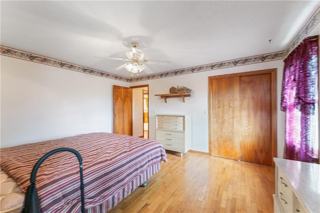915 S Locust Street — photo 23