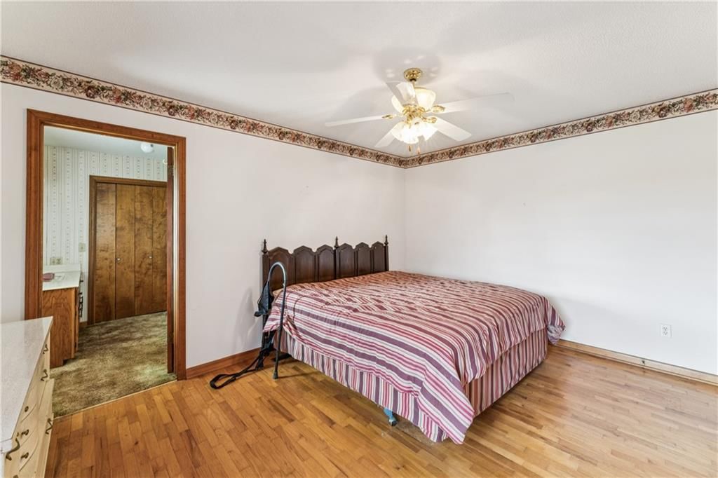 915 S Locust Street — photo 24