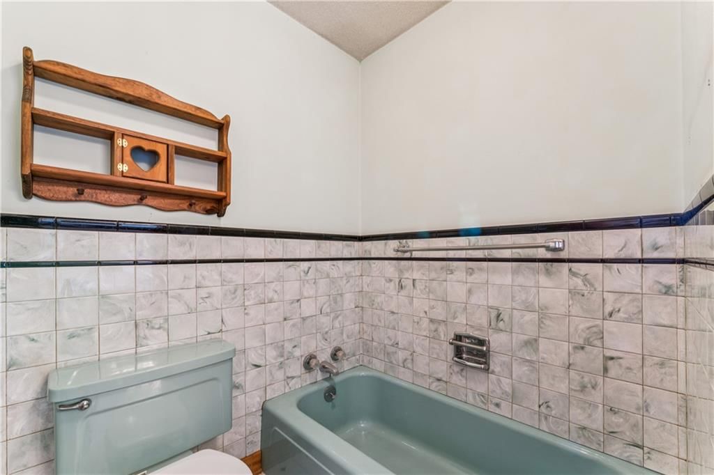915 S Locust Street — photo 30