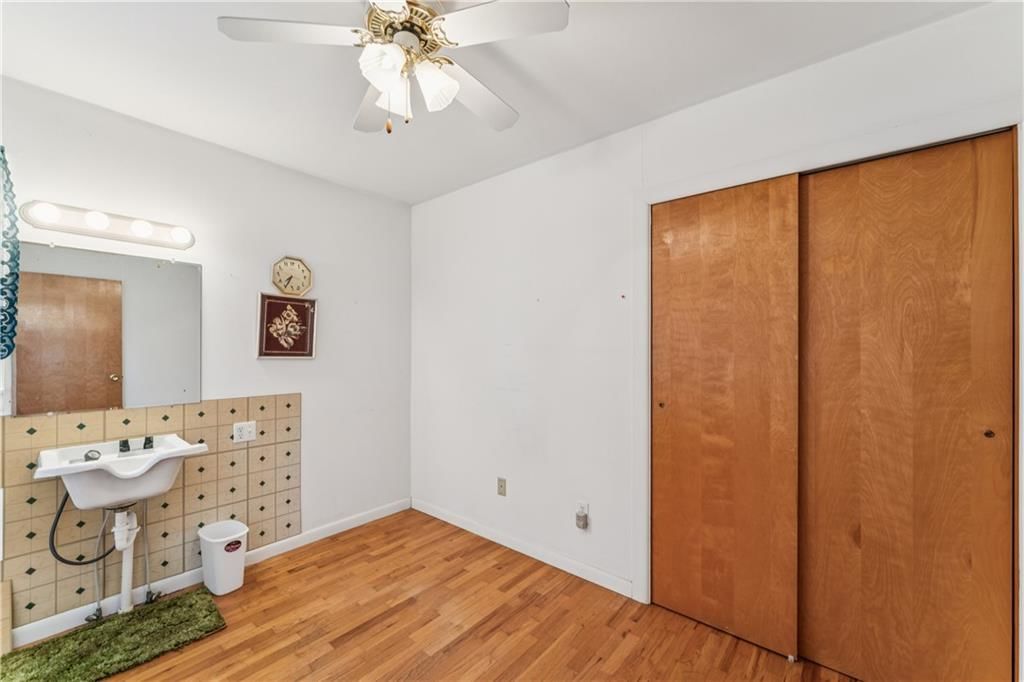 915 S Locust Street — photo 31