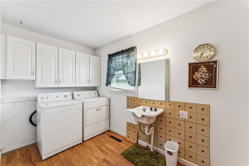 915 S Locust Street — photo 32