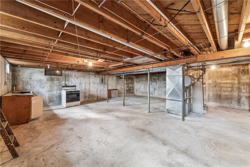 915 S Locust Street — photo 34