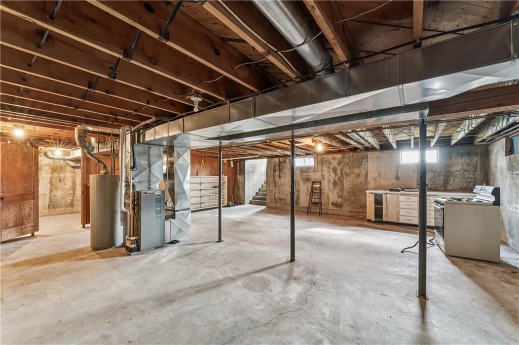 915 S Locust Street — photo 36