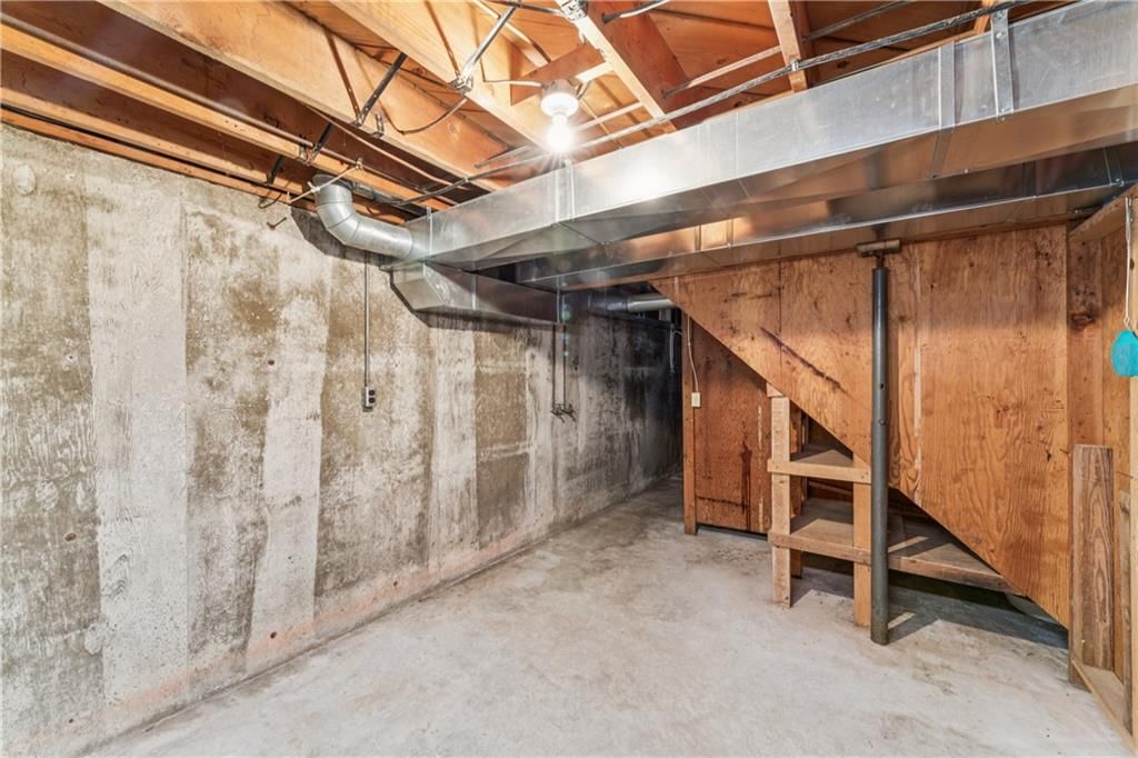 915 S Locust Street — photo 37